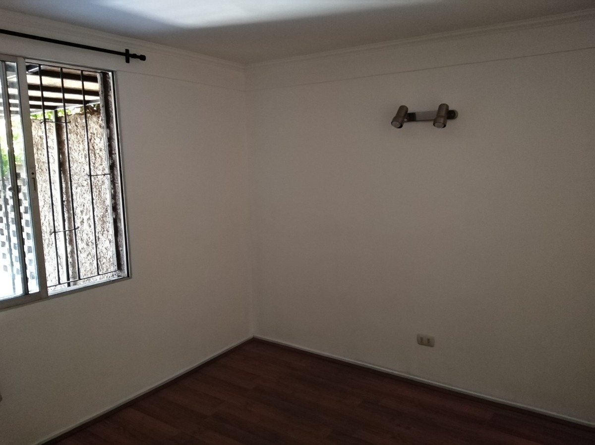 Venta Casa 3D en suite Walk-in cl&oacute;set 3B 2E Troncos Viejos - La Reina