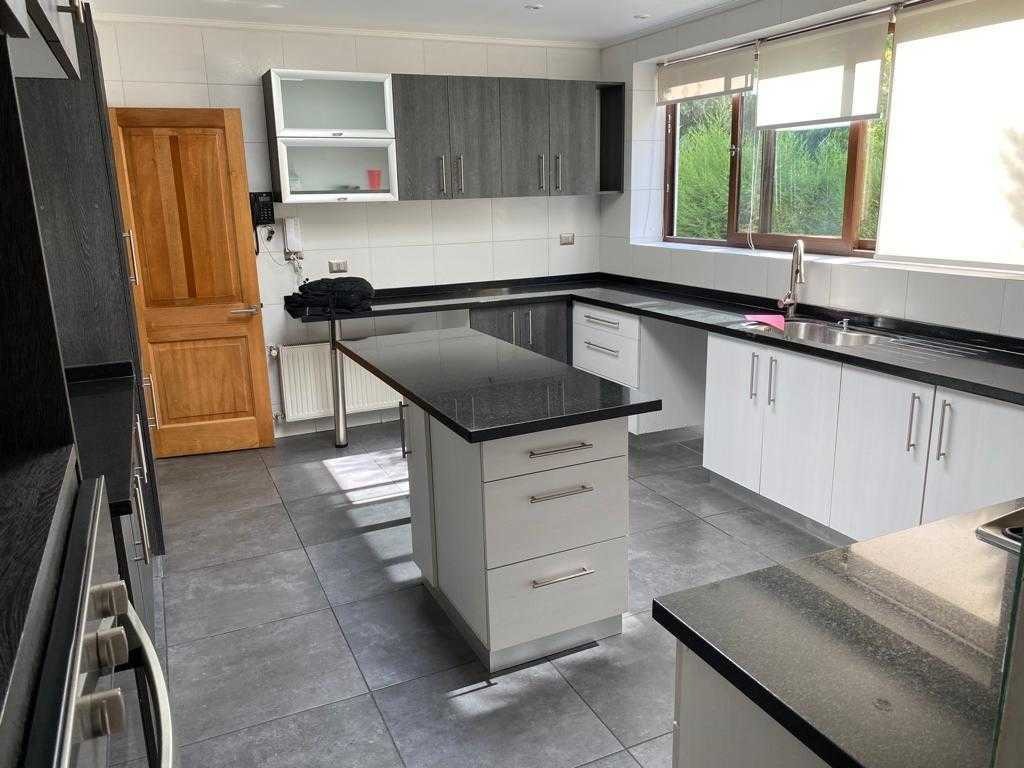 Venta Casa NO 5D en suite Walk-in cl&oacute;set 4B 4E 1B Chicureo - Colina