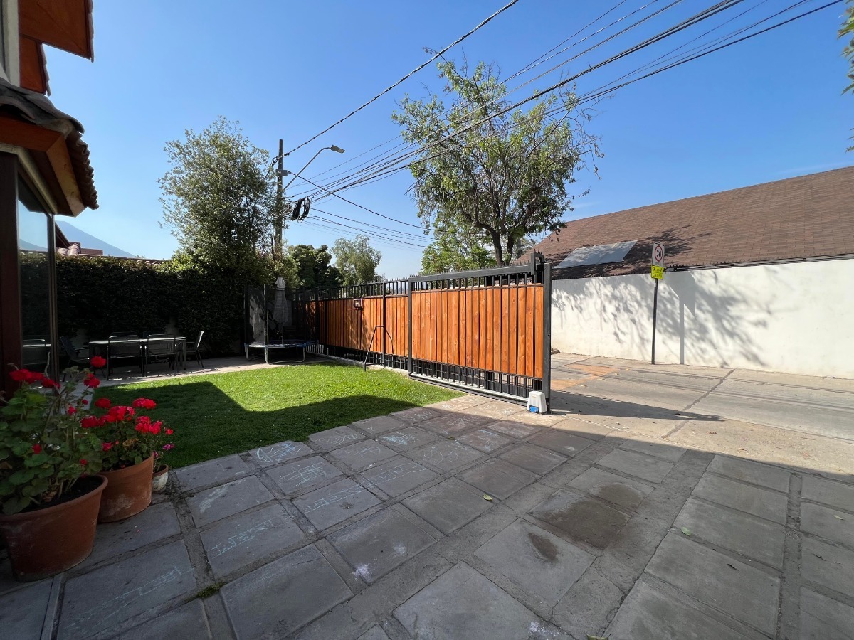 Venta Casa NO 4D en suite Walk-in cl&oacute;set 4B 2E 1B Villa El Dorado - Vitacura