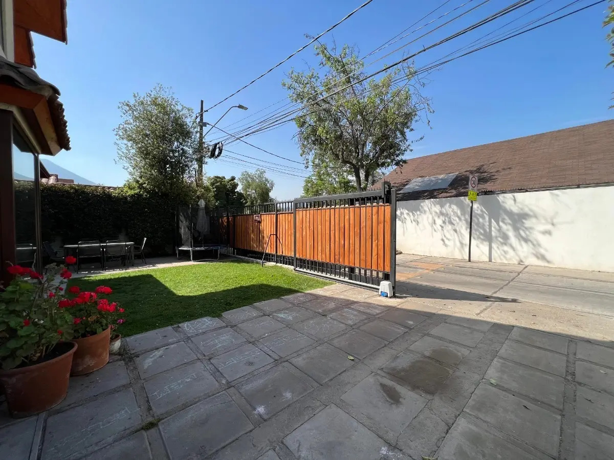 Venta Casa NO 4D en suite Walk-in cl&oacute;set 4B 2E 1B Villa El Dorado - Vitacura