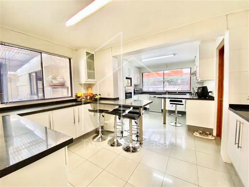 Venta Casa Nor-Oriente 4D en suite Walk-in cl&oacute;set 3B 2E 1B San Carlos de Apoquindo - Las Condes