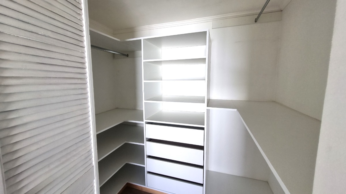 Arriendo Casa P 5D en suite Walk-in cl&oacute;set 4B 1E Carlos Ossand&oacute;n - La Reina