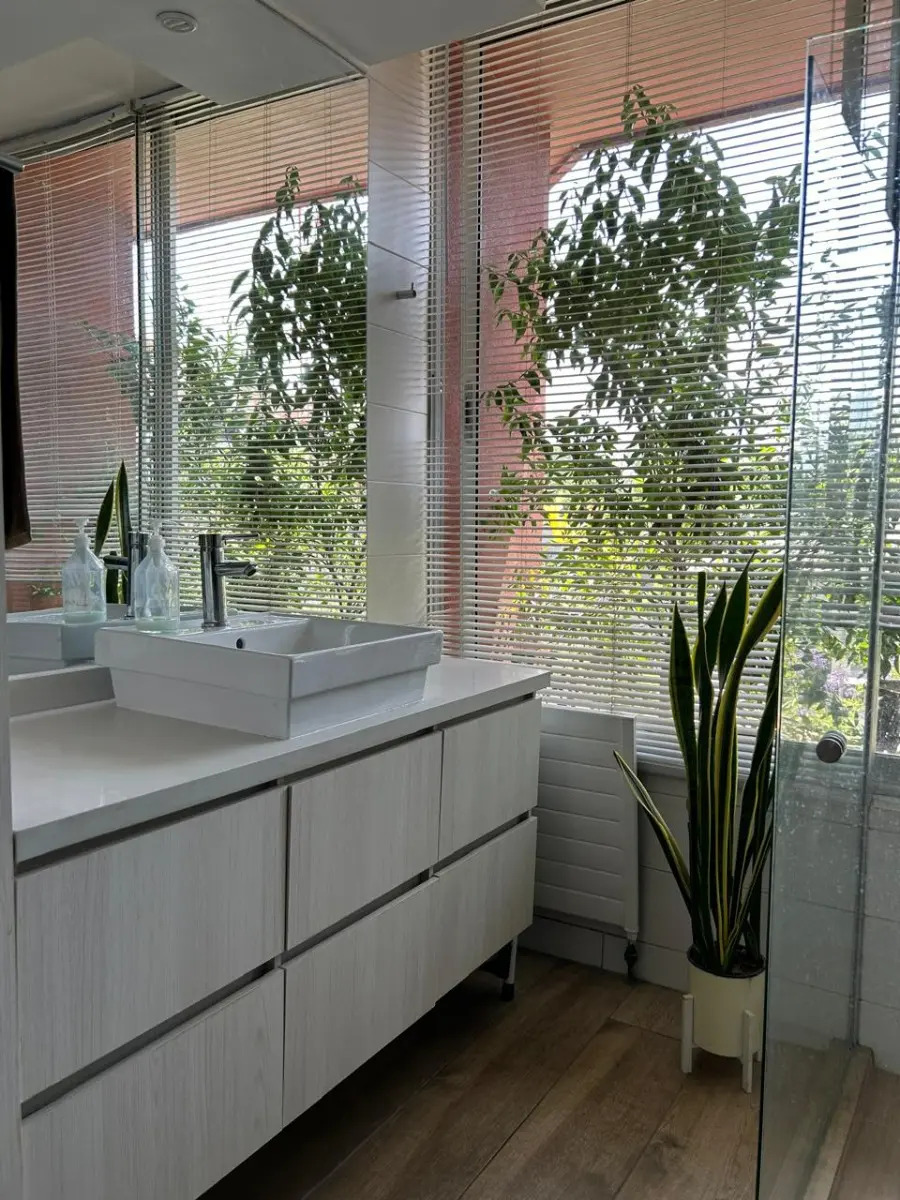 Venta Departamento O 4D en suite Walk-in cl&oacute;set 3B 2E 1B Borde R&iacute;o - Casa Piedra - Vitacura