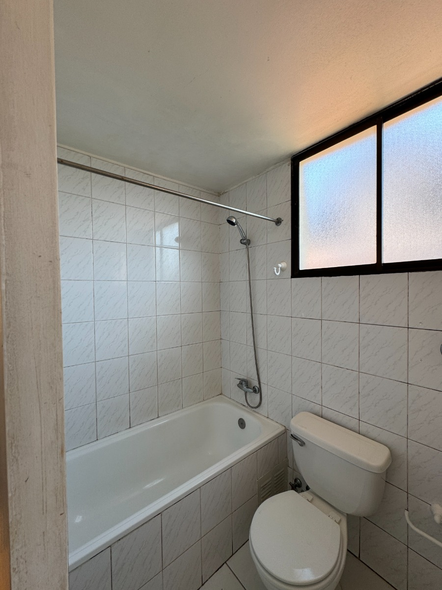 Arriendo Casa NO 4D en suite Walk-in cl&oacute;set 3B 1E San Carlos de Apoquindo - Las Condes