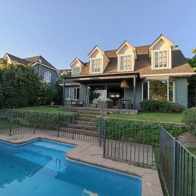 Venta Casa NOSP 5D WI cl&oacute;set Suite 4B 4E 1Bd El Huinganal - Lo Barnechea