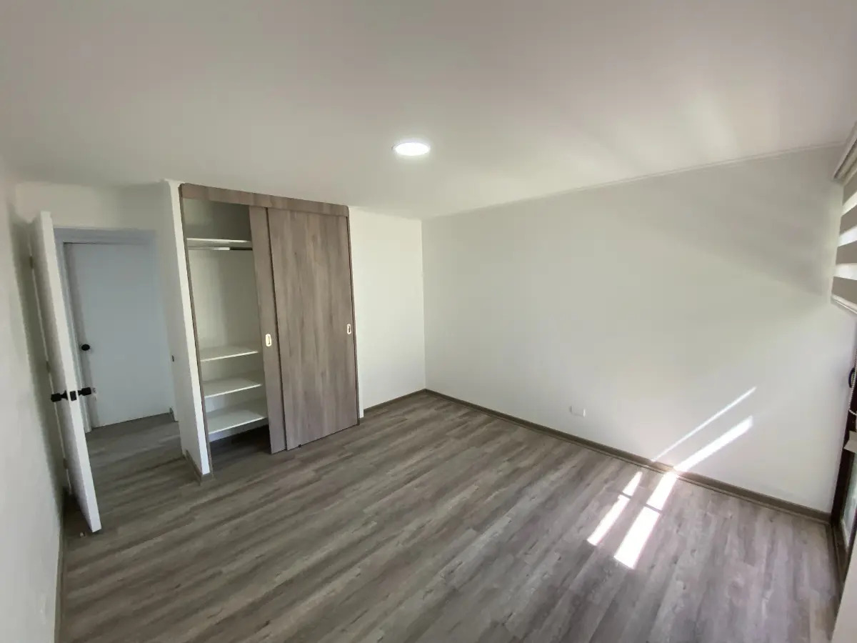 Venta Casa NO 3D 2B 2E 1Bd Carlos Ossand&oacute;n - La Reina
