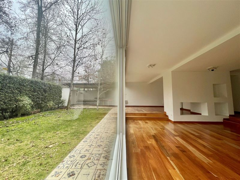 Arriendo Casa NorOriente-Poniente 6D 4B 2E 1B Borde R&iacute;o - Casa Piedra - Vitacura