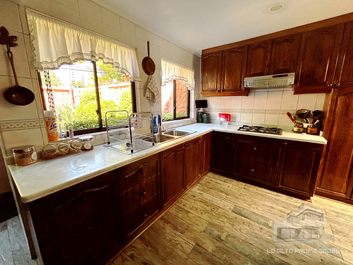 Venta Casa 5D en suite Walk-in cl&oacute;set 4B 4E 1B Metro Sim&oacute;n Bolivar - La Reina