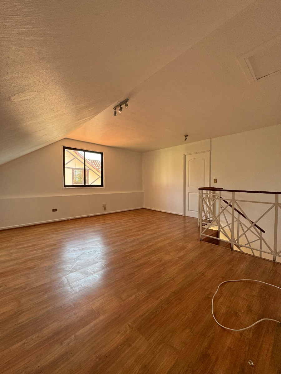 Arriendo Casa NO 4D en suite Walk-in cl&oacute;set 3B 1E San Carlos de Apoquindo - Las Condes
