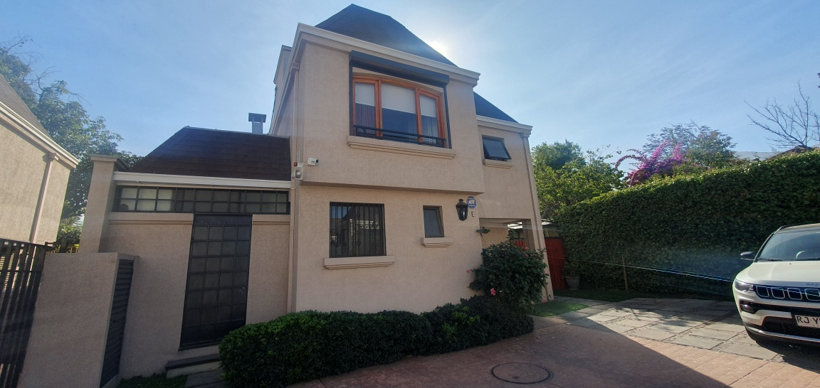 Venta Casa 4D 4B 2E Carlos Ossand&oacute;n - La Reina
