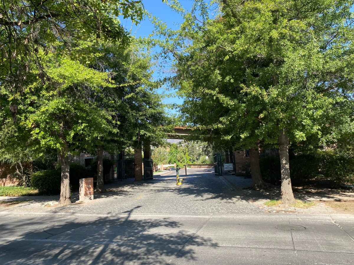 Venta Casa NO 3D en suite Walk-in cl&oacute;set 3B 2E 1B El Huinganal - Lo Barnechea