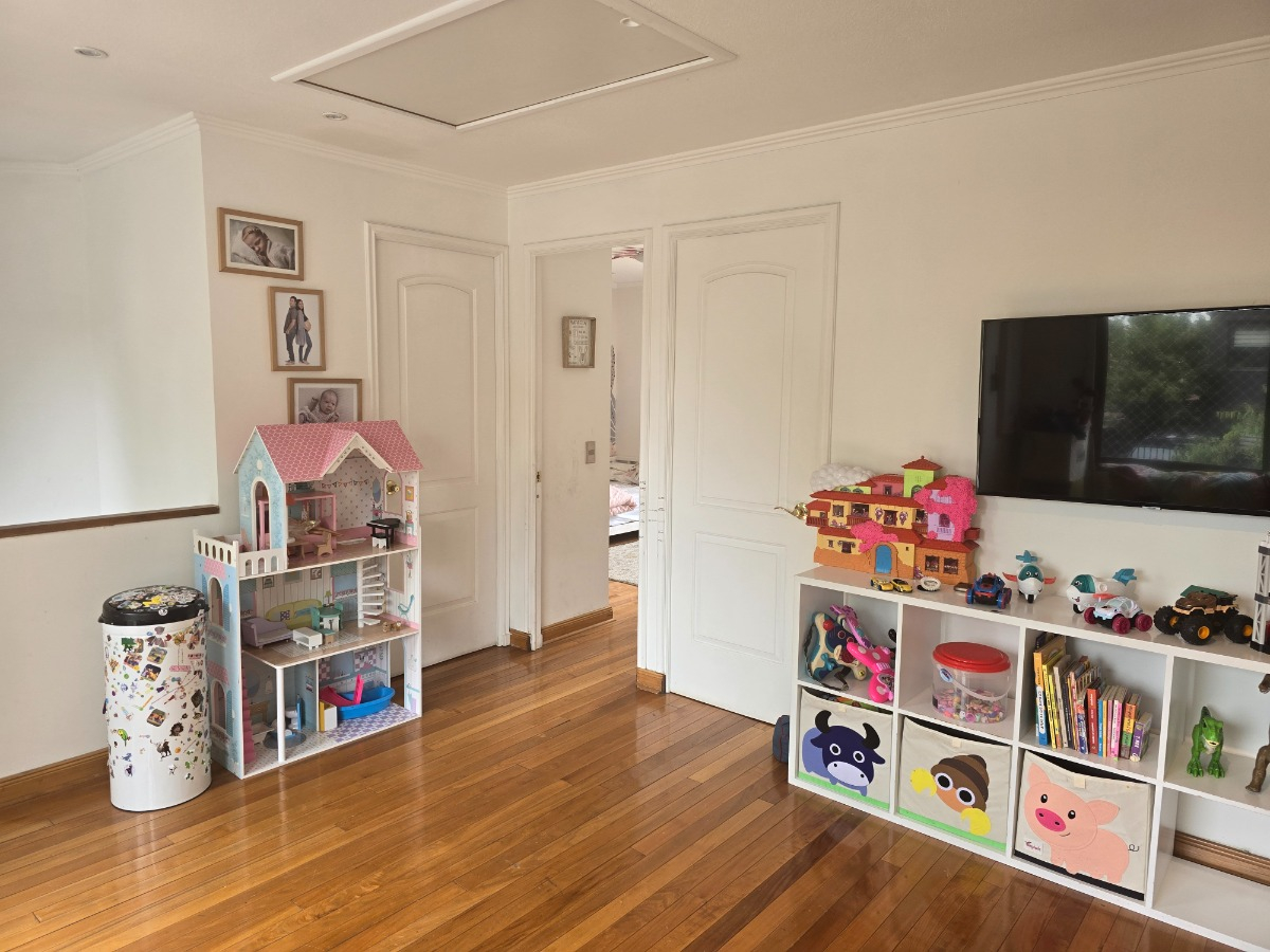 Venta Casa P 5D 4B 2E 2B San Carlos de Apoquindo - Las Condes