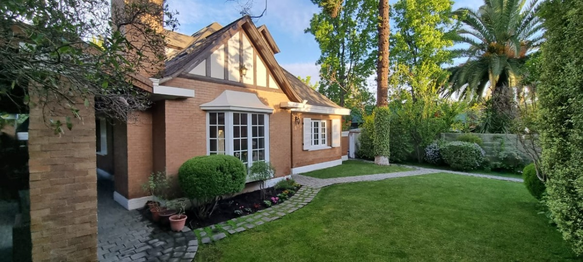 Venta Casa P 4D 2B 4E 1B Rotonda Atenas - Las Condes