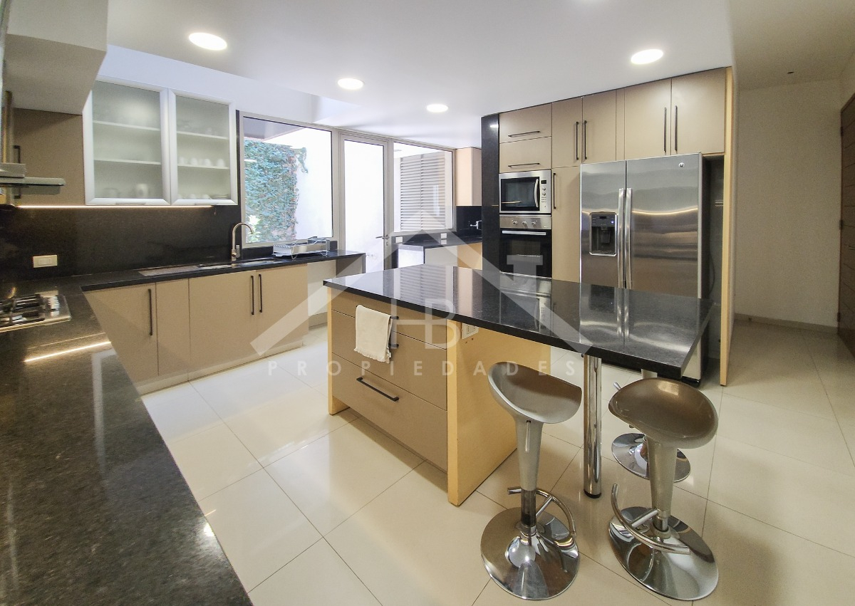 Arriendo Casa NO 4D en suite Walk-in cl&oacute;set 4B 3E 1B La Dehesa - Lo Barnechea