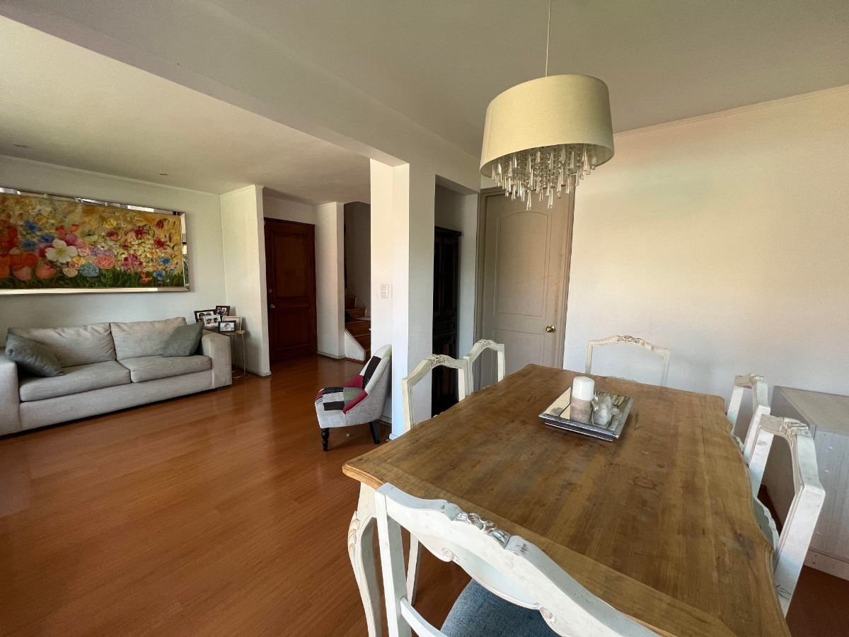 Venta Casa NO 4D en suite Walk-in cl&oacute;set 4B 2E 1B Villa El Dorado - Vitacura