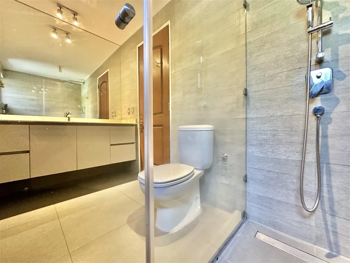 Venta Casa N 5D 4B 2E 1Bd La Dehesa - Lo Barnechea