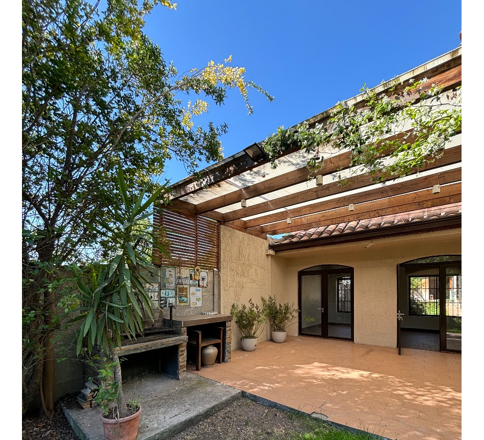 Arriendo Casa 6D en suite Walk-in cl&oacute;set 4B 3E 1B Quinchamal&iacute; - Las Condes