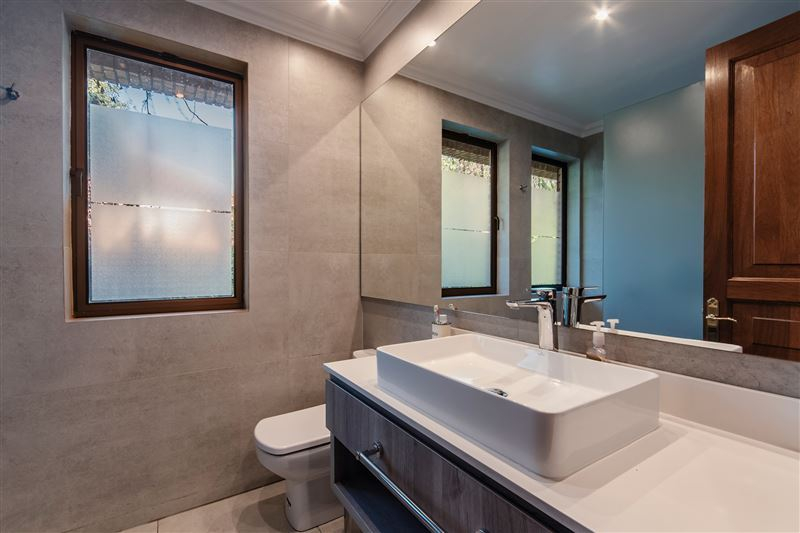 Venta Casa Nor-Oriente 6D en suite Walk-in cl&oacute;set 6B 8E 2B Los Trapenses - Lo Barnechea