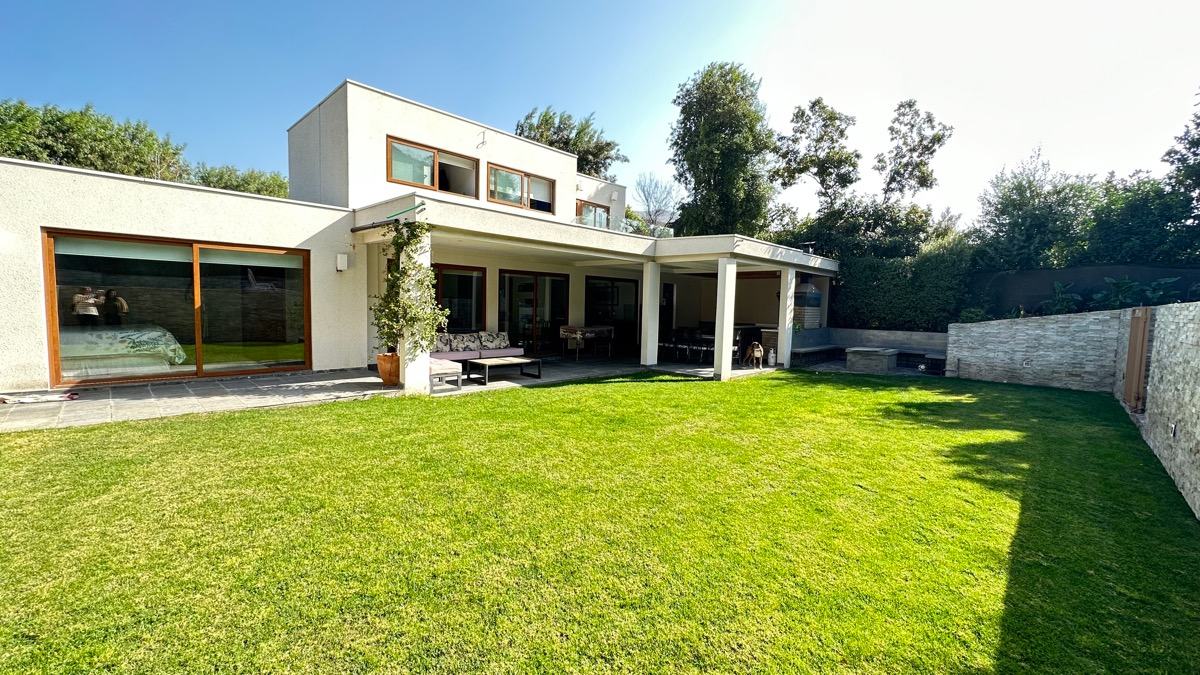 Venta Casa O 5D en suite Walk-in cl&oacute;set 4B 2E 1B Chicureo - Colina