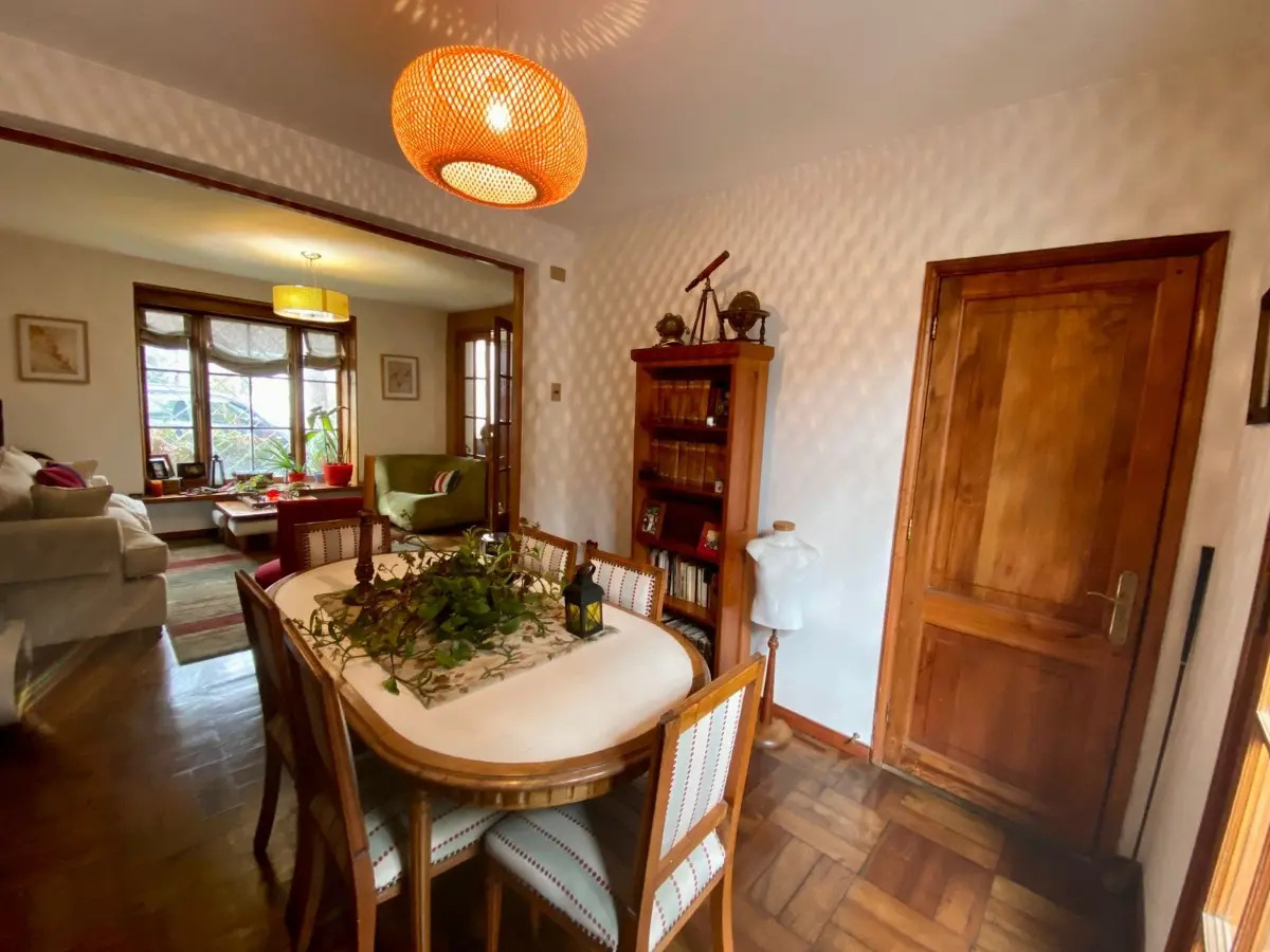 Venta Casa NO 4D Walk-in cl&oacute;set 2B 1E 1B Barrio El Golf - Las Condes