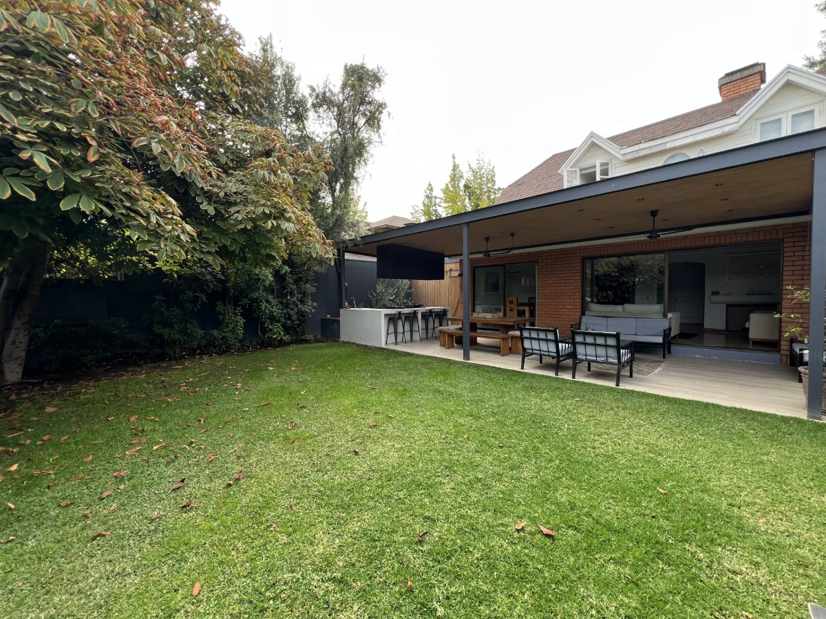 Venta Casa NP 6D en suite Walk-in cl&oacute;set 4B 2E 2B San Carlos de Apoquindo - Las Condes