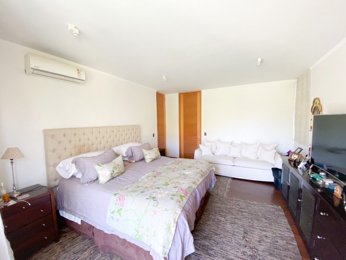 Venta Casa O 4D en suite Walk-in cl&oacute;set 4B 2E Chicureo - Colina