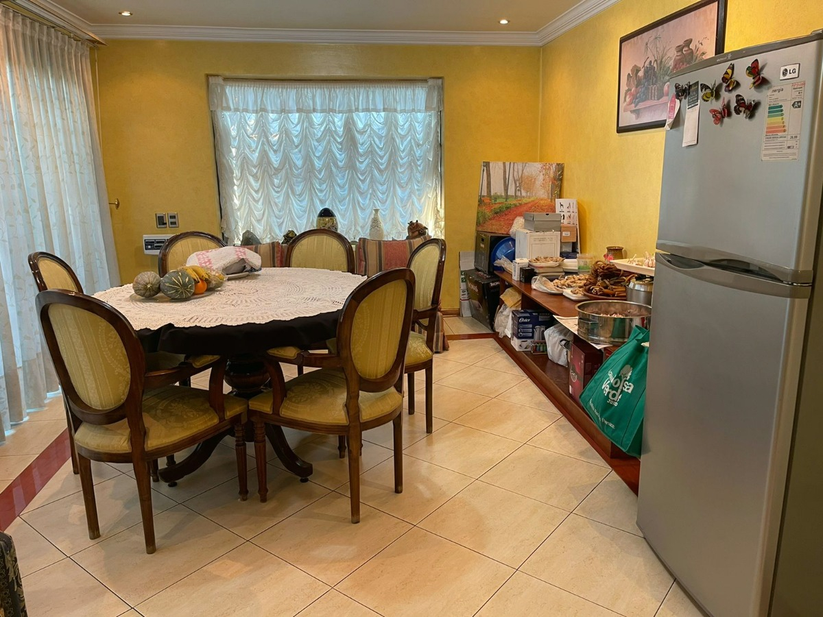 Venta Casa NO 8D en suite Walk-in cl&oacute;set 5B 4E 1B Troncos Viejos - La Reina