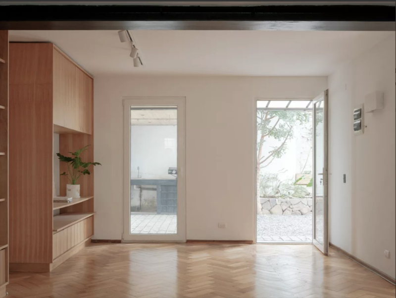 Venta Casa Oriente 1D 2B 2E Barrio El Golf - Las Condes