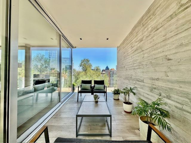 Venta Casa Oriente 4D 4B 3E Barrio El Golf - Las Condes