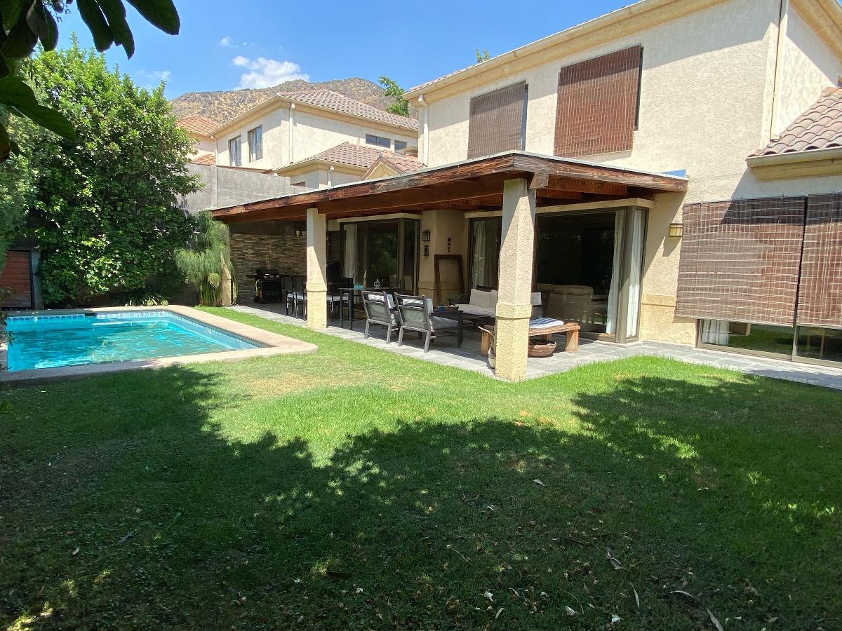 Venta Casa 6D Walk-in cl&oacute;set 4B 2E 2B San Carlos de Apoquindo - Las Condes