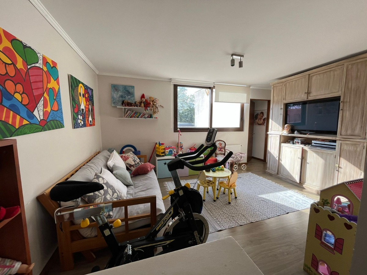 Arriendo Casa O 5D en suite Walk-in cl&oacute;set 4B 4E Los Dominicos - Las Condes