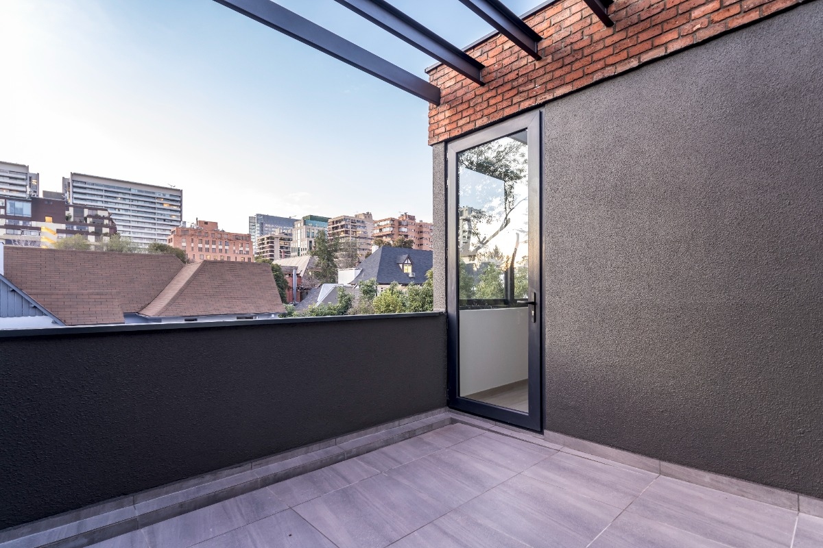 Arriendo Casa NO 6D en suite Walk-in cl&oacute;set 4B 2E 1B Barrio El Golf - Las Condes