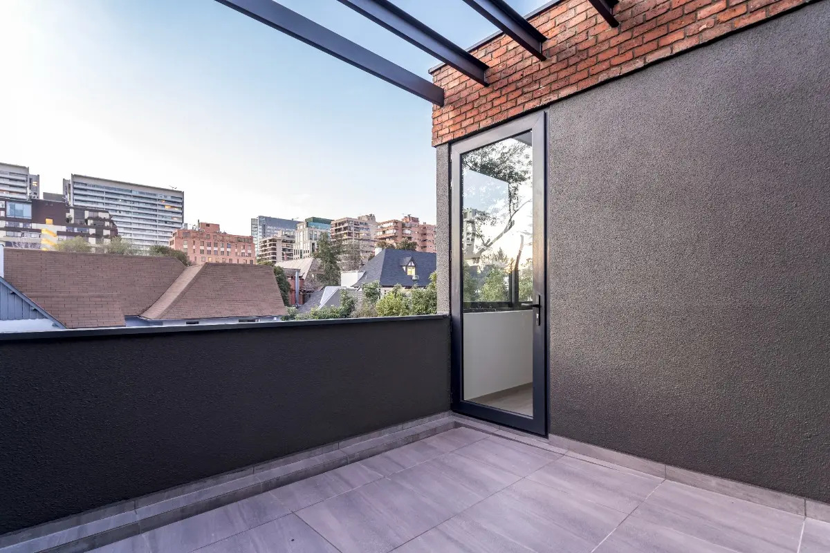 Arriendo Casa NO 6D en suite Walk-in cl&oacute;set 4B 2E 1B Barrio El Golf - Las Condes