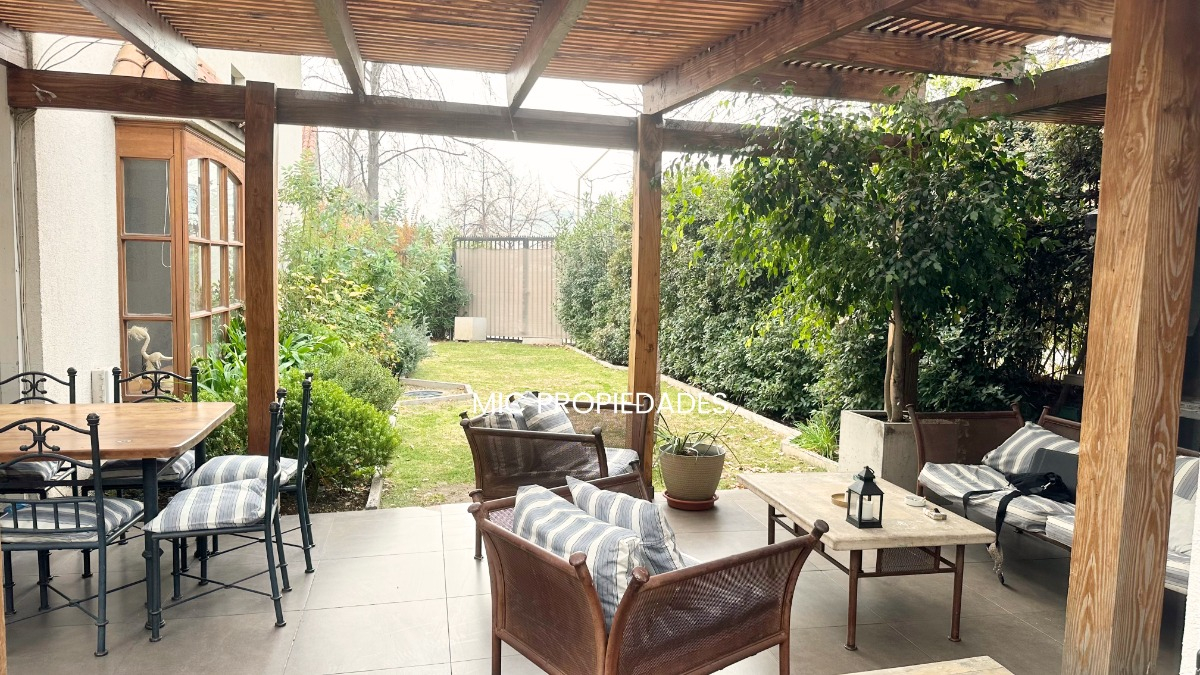 Venta Casa 5D en suite 4B 2E 2B San Carlos de Apoquindo - Las Condes