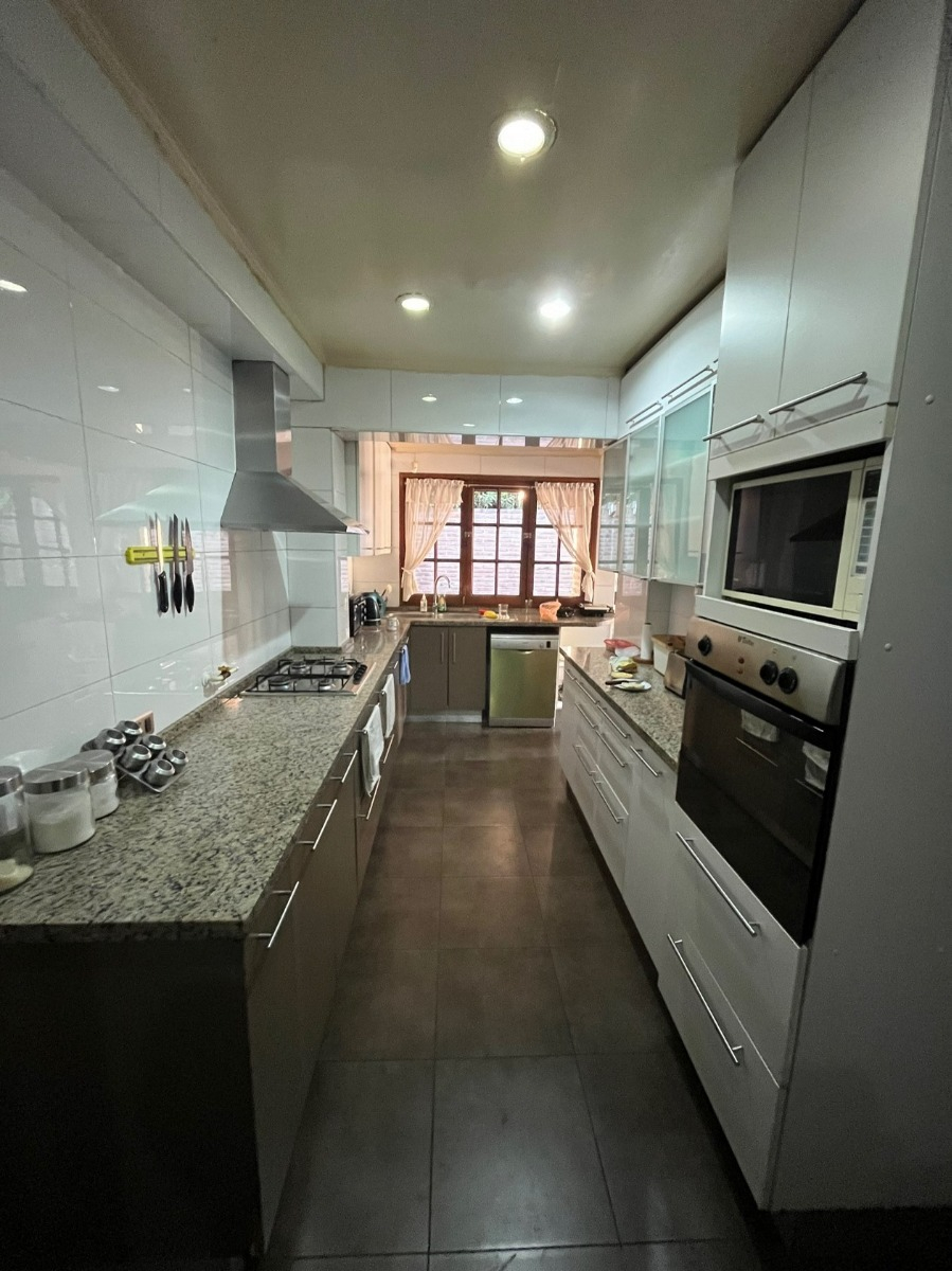 Arriendo Casa 6D 5B 8E 2B Los Dominicos - Las Condes