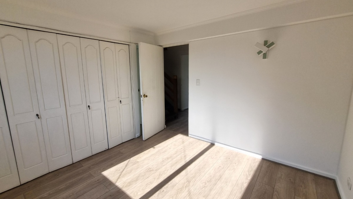 Arriendo Casa P 5D en suite Walk-in cl&oacute;set 4B 1E Carlos Ossand&oacute;n - La Reina