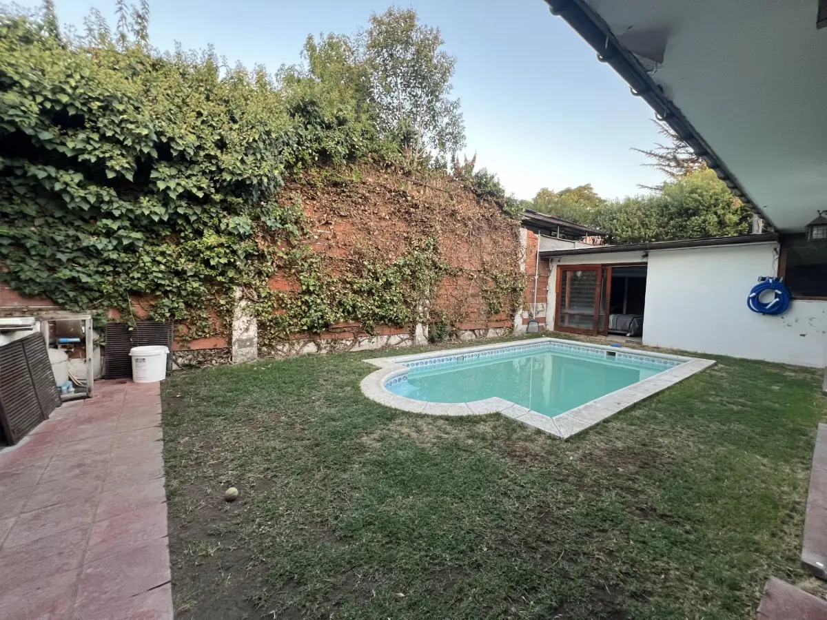 Venta Casa NO 5D en suite Walk-in cl&oacute;set 3B 3E 1B Los Dominicos - Las Condes