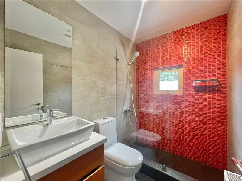 Arriendo Casa NorOriente-Poniente 6D 4B 2E 1B Borde R&iacute;o - Casa Piedra - Vitacura