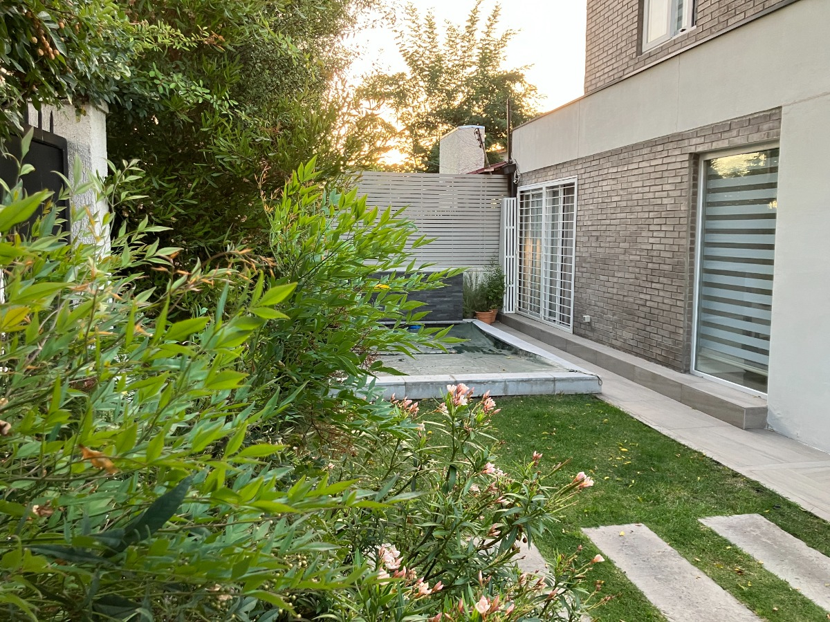 Venta Casa 4D en suite 3B 2E Alto Las Condes - Las Condes