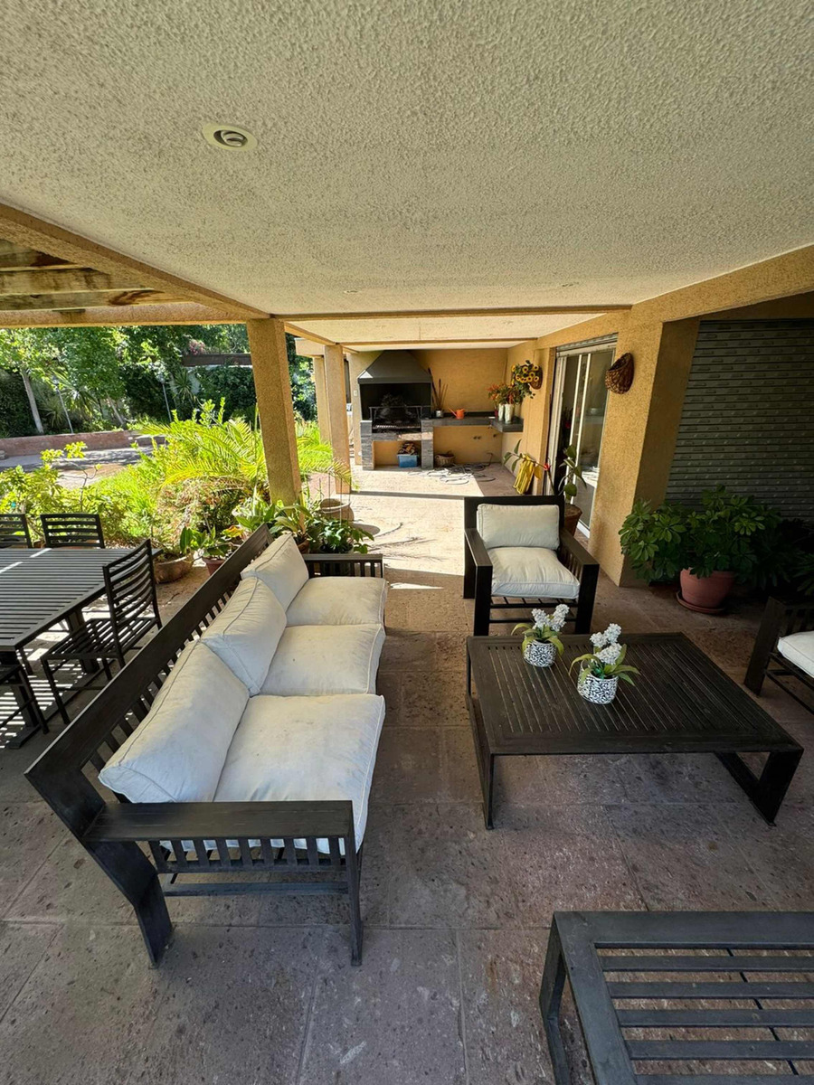 Venta Casa 5D 3B 10E Los Dominicos - Las Condes