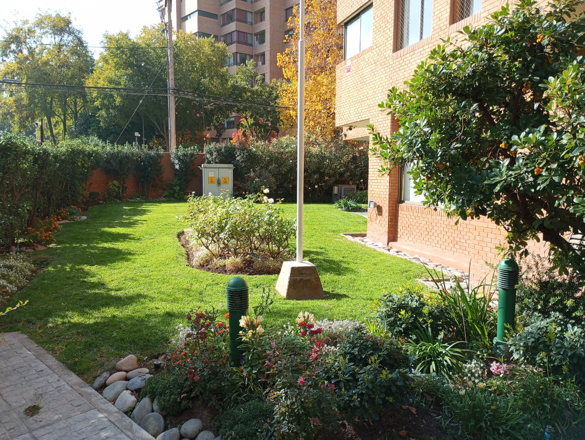 Arriendo Departamento NO 4D en suite Walk-in cl&oacute;set 2B 2E 1B Metro Manquehue - Apumanque - Las Condes