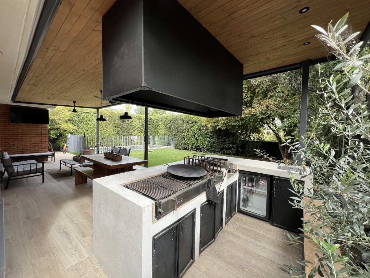 Venta Casa NP 6D en suite Walk-in cl&oacute;set 4B 2E 2B San Carlos de Apoquindo - Las Condes