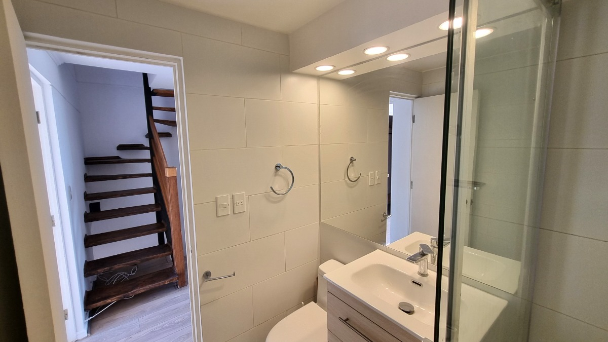 Arriendo Casa P 5D en suite Walk-in cl&oacute;set 4B 1E Carlos Ossand&oacute;n - La Reina