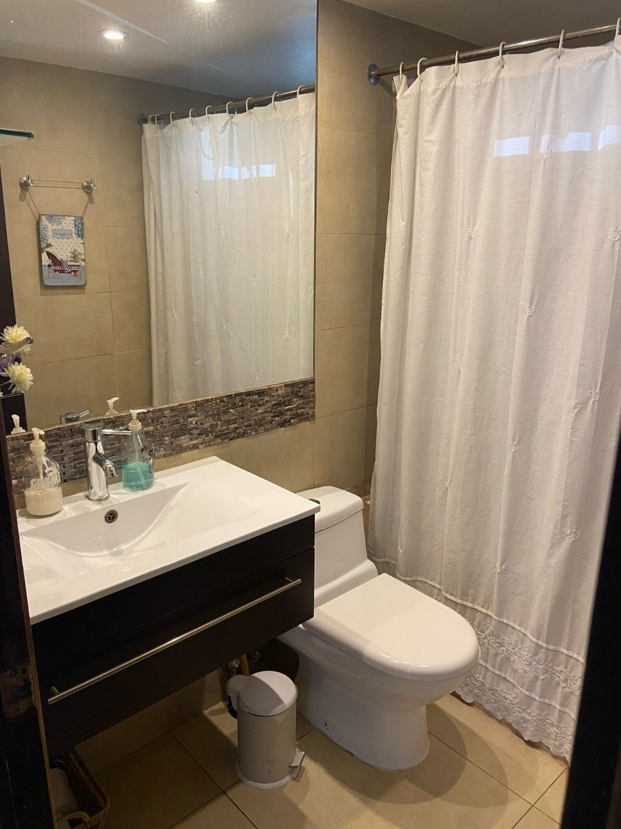 Venta Casa NP 5D en suite Walk-in cl&oacute;set 4B 2E 1B San Carlos de Apoquindo - Las Condes