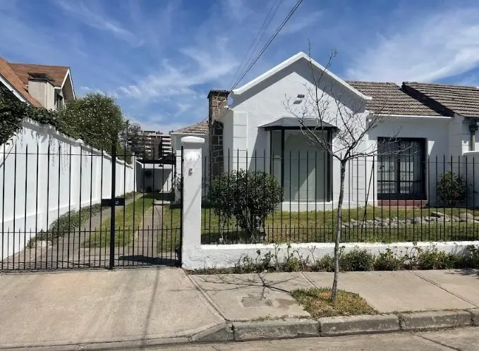 Arriendo Casa NO 3D 2B 4E 1B Rotonda Atenas - Las Condes