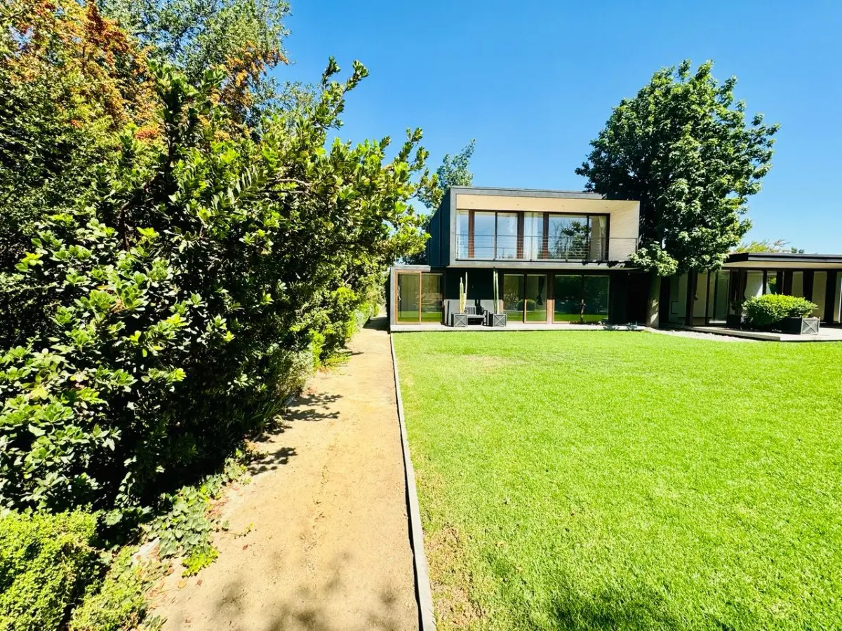 Venta Casa NO 5D en suite Walk-in cl&oacute;set 5B 6E 1B Chicureo - Colina