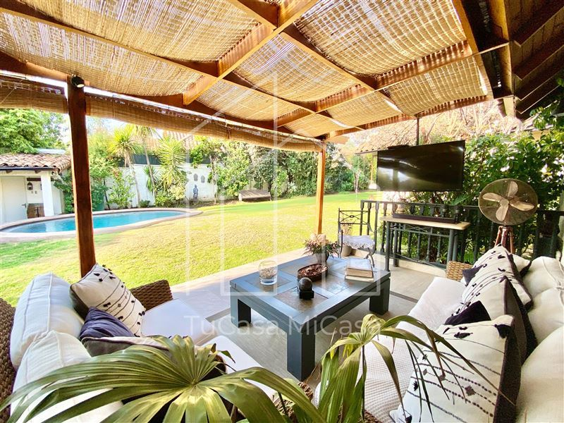 Venta Casa Nor-Oriente 4D en suite Walk-in cl&oacute;set 3B 2E 1B San Carlos de Apoquindo - Las Condes