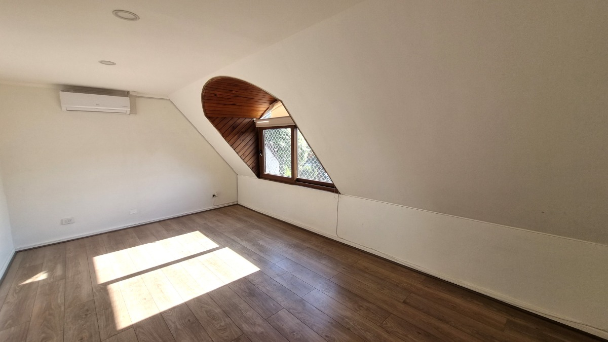 Arriendo Casa P 5D en suite Walk-in cl&oacute;set 4B 1E Carlos Ossand&oacute;n - La Reina