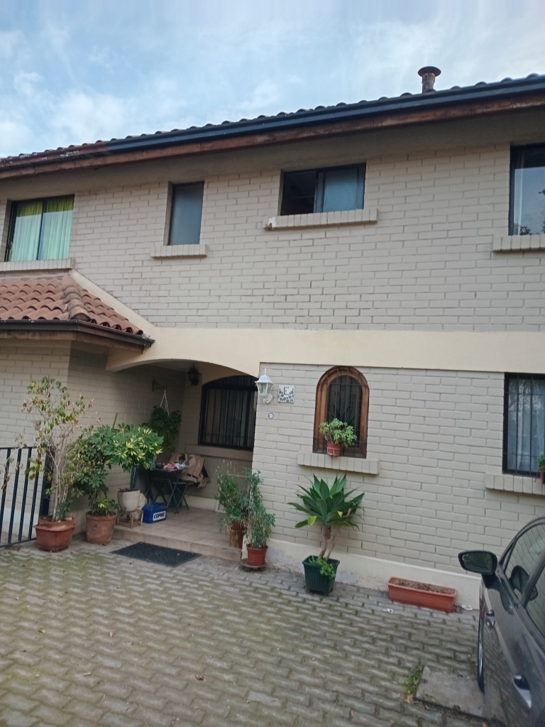 Venta Casa 4D 3B 1E Troncos Viejos - La Reina