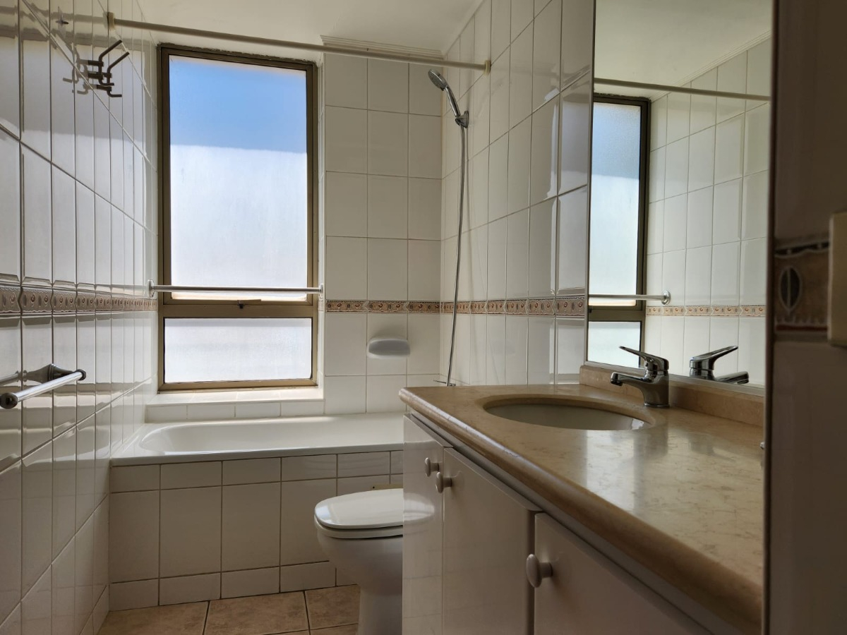 Arriendo Departamento NP 3D 2B 2E 1B Barrio El Golf - Las Condes